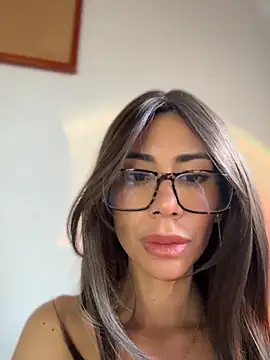 Snapshot of AlmaSajor_ chatting on 04-17-26, 01:47 AlmaSajor online show from 04-17-26, 01:47