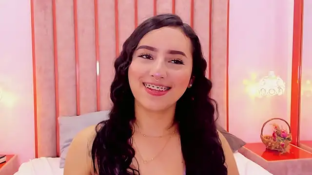 Snapshot of Zoe_Monrow chatting on 05-30-26, 12:44 Zoe Monrow online show from 05-30-26, 12:44