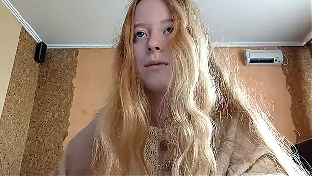 Snapshot of KateVibe_01 chatting on 06-20-26, 12:37 KateVibe 01 online show from 06-20-26, 12:37