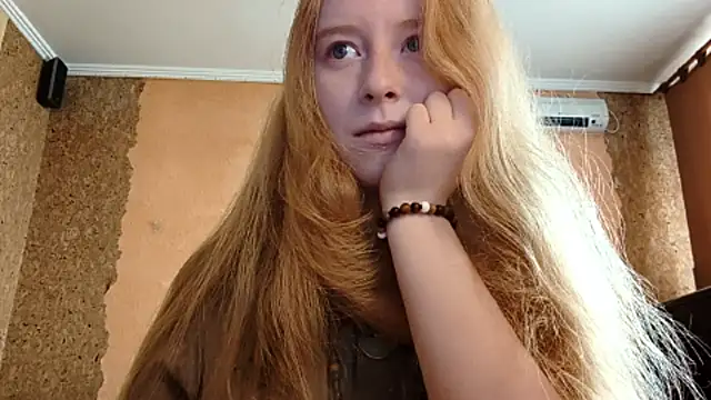 Snapshot of KateVibe_01 chatting on 04-18-26, 10:54 KateVibe 01 online show from 04-18-26, 10:54