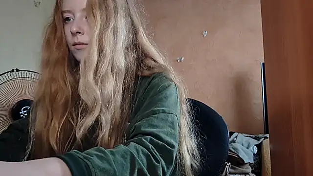 Snapshot of KateVibe_01 chatting on 07-15-26, 04:52 KateVibe 01 online show from 07-15-26, 04:52