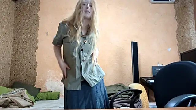 Snapshot of KateVibe_01 chatting on 04-21-26, 01:42 KateVibe 01 online show from 04-21-26, 01:42