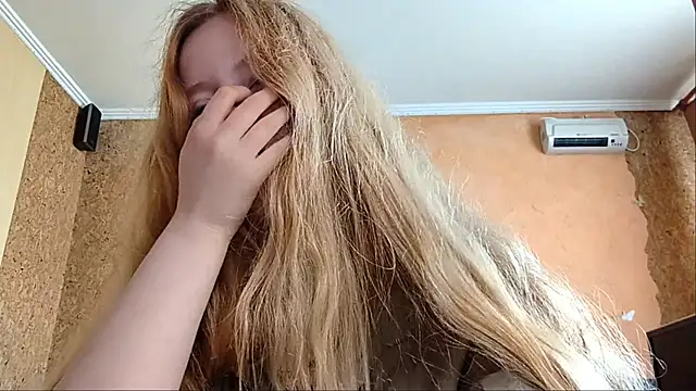 Snapshot of KateVibe_01 chatting on 06-03-26, 03:18 KateVibe 01 online show from 06-03-26, 03:18