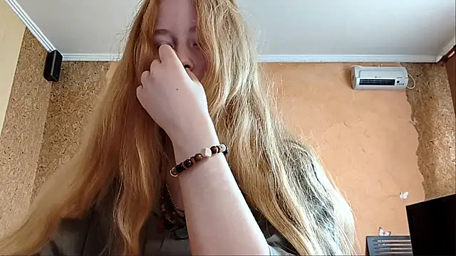 Snapshot of KateVibe_01 chatting on 06-06-26, 04:17 KateVibe 01 online show from 06-06-26, 04:17