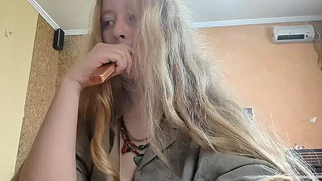 Snapshot of KateVibe_01 chatting on 06-17-26, 04:34 KateVibe 01 online show from 06-17-26, 04:34