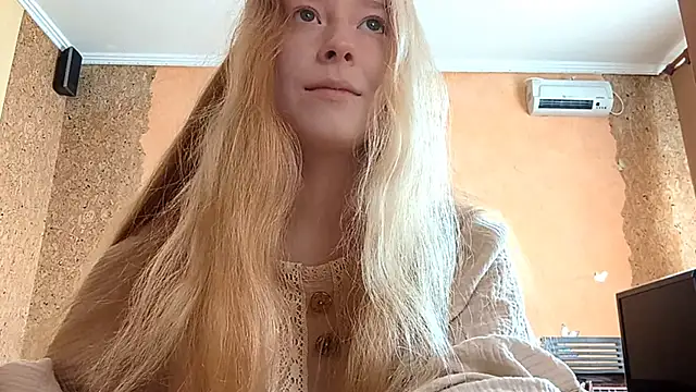 Snapshot of KateVibe_01 chatting on 05-13-26, 10:39 KateVibe 01 online show from 05-13-26, 10:39