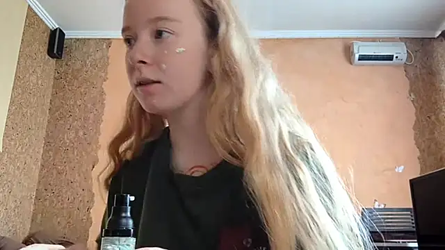 Snapshot of KateVibe_01 chatting on 07-08-26, 04:46 KateVibe 01 online show from 07-08-26, 04:46