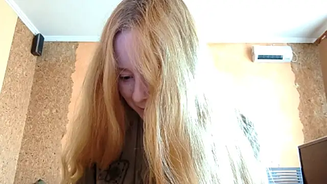 Snapshot of KateVibe_01 chatting on 04-24-26, 04:03 KateVibe 01 online show from 04-24-26, 04:03