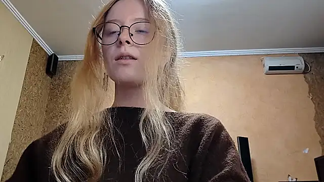 Snapshot of KateVibe_01 chatting on 05-16-26, 01:37 KateVibe 01 online show from 05-16-26, 01:37