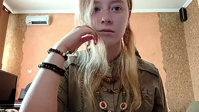 Snapshot of KateVibe_01 chatting on 04-14-26, 11:21 KateVibe 01 online show from 04-14-26, 11:21