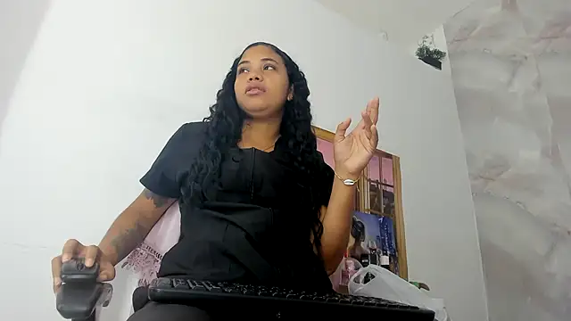 Snapshot of EllyBloom chatting on 07-14-26, 01:39 EllyBloom online show from 07-14-26, 01:39