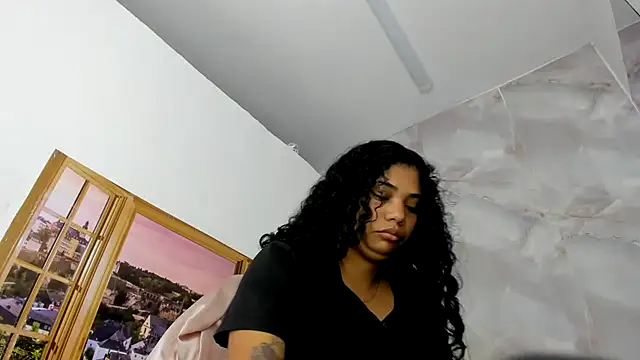 Snapshot of EllyBloom chatting on 06-25-26, 01:05 EllyBloom online show from 06-25-26, 01:05