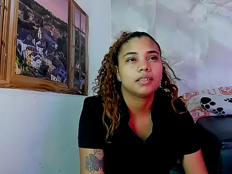 Snapshot of EllyBloom chatting on 04-19-26, 01:45 EllyBloom online show from 04-19-26, 01:45