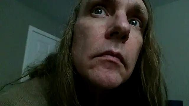 Snapshot of Magnus_Luv chatting on 05-27-26, 01:57 Magnus Luv online show from 05-27-26, 01:57