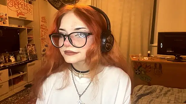 Snapshot of RedHeadCat chatting on 05-21-26, 10:29 RedHeadCat online show from 05-21-26, 10:29
