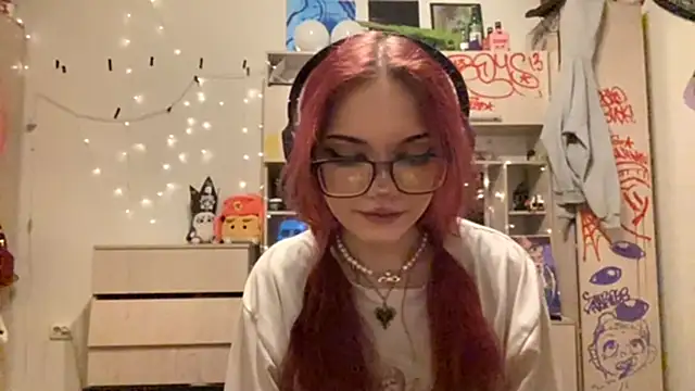 Snapshot of RedHeadCat chatting on 04-05-26, 09:10 RedHeadCat online show from 04-05-26, 09:10