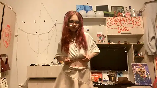 Snapshot of RedHeadCat chatting on 04-08-26, 09:27 RedHeadCat online show from 04-08-26, 09:27