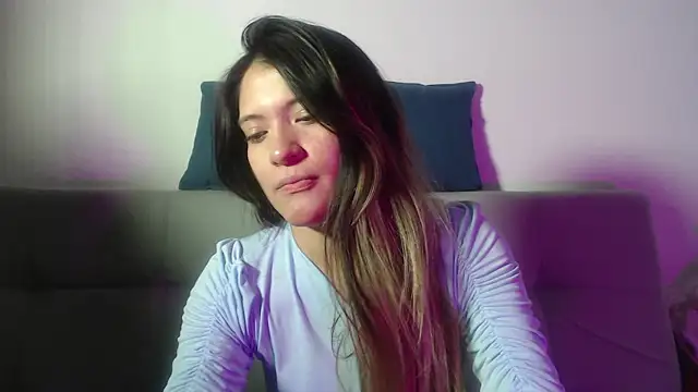 Snapshot of hannajonnes1 chatting on 04-15-26, 01:00 hannajonnes1 online show from 04-15-26, 01:00