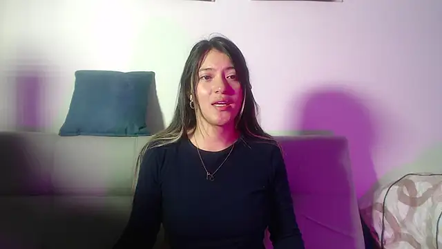 Snapshot of hannajonnes1 chatting on 04-16-26, 01:17 hannajonnes1 online show from 04-16-26, 01:17