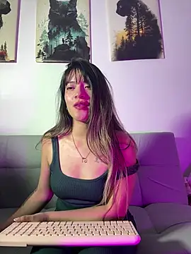 Snapshot of hannajonnes1 chatting on 05-08-26, 01:53 hannajonnes1 online show from 05-08-26, 01:53