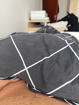 BIGGCOCK20CM online show from 04-18-26, 03:03