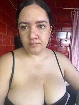 Snapshot of Fresita-12 chatting on 06-11-26, 07:44 Fresita-12 online show from 06-11-26, 07:44