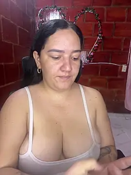 Snapshot of Fresita-12 chatting on 06-12-26, 01:09 Fresita-12 online show from 06-12-26, 01:09