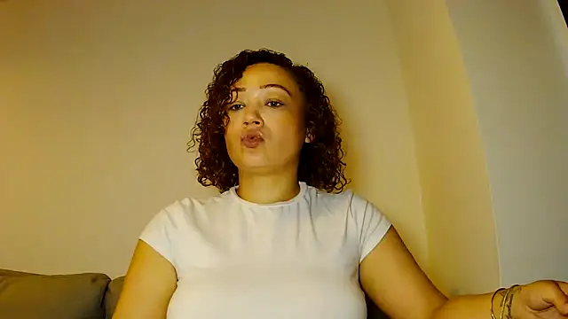 Snapshot of Theone_T chatting on 05-25-26, 12:37 Theone T online show from 05-25-26, 12:37