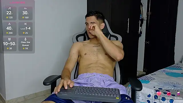 Snapshot of JakeMonroe chatting on 05-11-26, 04:04 JakeMonroe online show from 05-11-26, 04:04