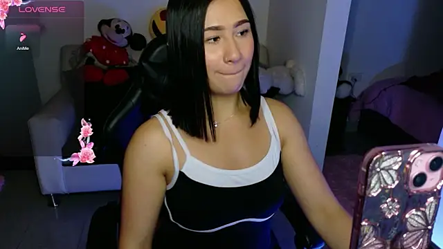 EvelynLeen  online show from 05-01-26, 08:03