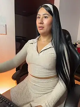 EvelynLeen  online show from 04-22-26, 11:06