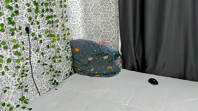 Snapshot of _Srifi_ chatting on 05-16-26, 05:17 Srifi online show from 05-16-26, 05:17