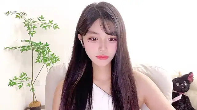 Snapshot of Kitteovo chatting on 05-18-26, 08:19 Kitteovo online show from 05-18-26, 08:19