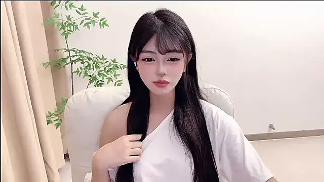 Snapshot of Kitteovo chatting on 06-24-26, 04:49 Kitteovo online show from 06-24-26, 04:49