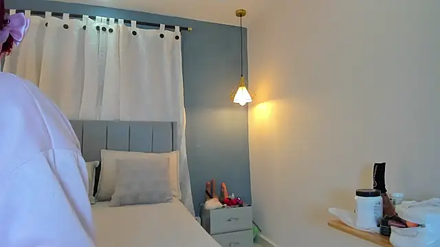 Snapshot of sweetkimmie_ chatting on 04-15-26, 11:27 sweetkimmie online show from 04-15-26, 11:27