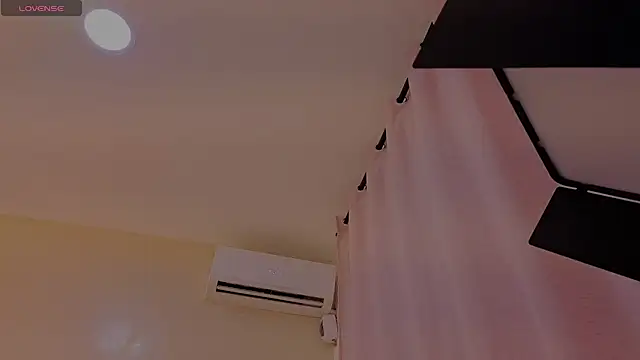 Snapshot of sweetkimmie_ chatting on 04-30-26, 11:17 sweetkimmie online show from 04-30-26, 11:17