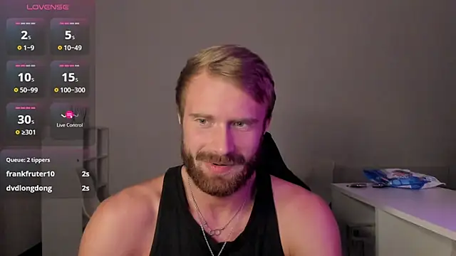 Snapshot of Paul_Rolex chatting on 01-06-26, 04:44 Paul Rolex online show from 01-06-26, 04:44