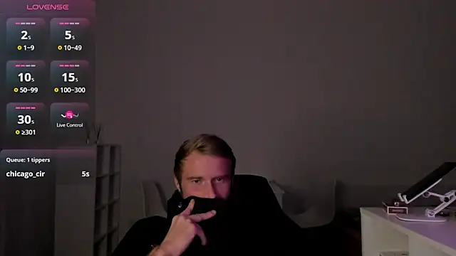 Snapshot of Paul_Rolex chatting on 01-07-26, 09:31 Paul Rolex online show from 01-07-26, 09:31