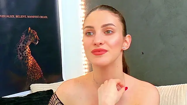 Snapshot of Amira_a chatting on 04-08-26, 11:01 Amira a online show from 04-08-26, 11:01