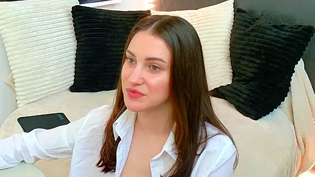 Snapshot of Amira_a chatting on 05-21-26, 04:21 Amira a online show from 05-21-26, 04:21