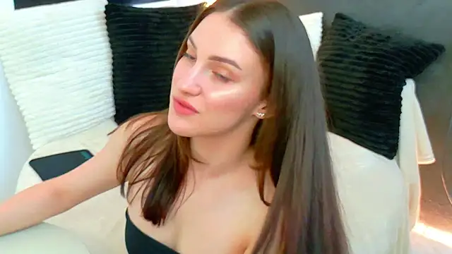 Snapshot of Amira_a chatting on 05-27-26, 04:20 Amira a online show from 05-27-26, 04:20