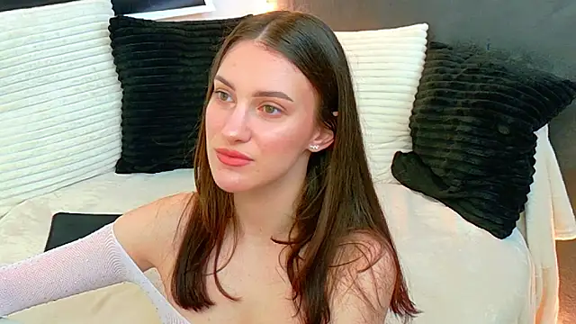 Snapshot of Amira_a chatting on 05-28-26, 04:20 Amira a online show from 05-28-26, 04:20
