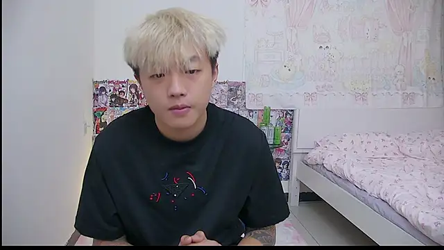 Snapshot of Zhuguli-001 chatting on 04-07-26, 02:41 Zhuguli-001 online show from 04-07-26, 02:41