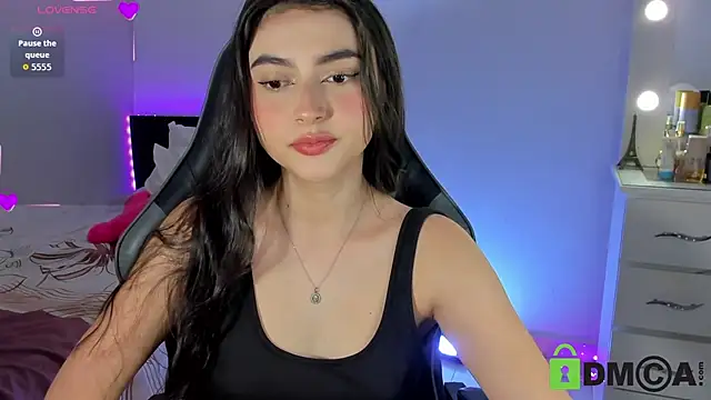 Snapshot of esmeralda_le chatting on 06-30-26, 10:21 esmeralda le online show from 06-30-26, 10:21