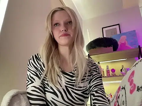 StellinaLuna online show from 04-14-26, 04:01