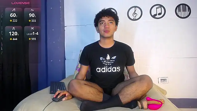 Snapshot of felipecams chatting on 04-15-26, 06:19 felipecams online show from 04-15-26, 06:19