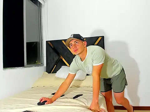 Snapshot of John_Hot6 chatting on 04-06-26, 01:12 John Hot6 online show from 04-06-26, 01:12