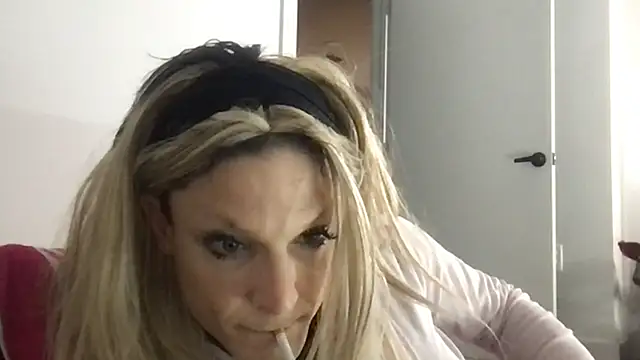 Snapshot of GypsiiCornel chatting on 05-27-26, 01:51 GypsiiCornel online show from 05-27-26, 01:51