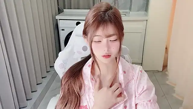 Snapshot of xiaoyugan_cute chatting on 06-14-26, 03:24 xiaoyugan cute online show from 06-14-26, 03:24