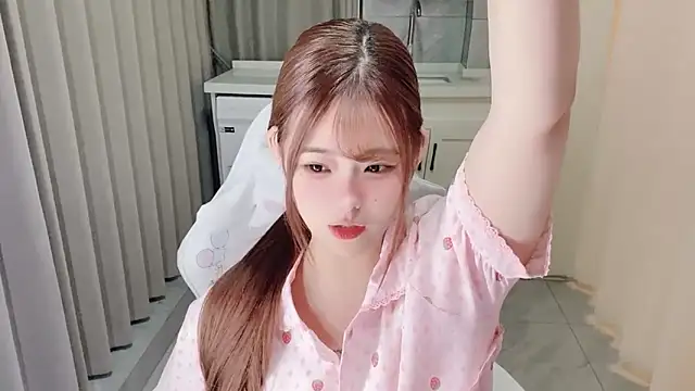 Snapshot of xiaoyugan_cute chatting on 06-18-26, 03:28 xiaoyugan cute online show from 06-18-26, 03:28